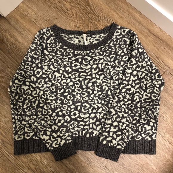 Free People Sweaters - Free People Cheetah Print Cropped Sweater Free People Sweaters - Free People Cheetah Print Cropped Sweater